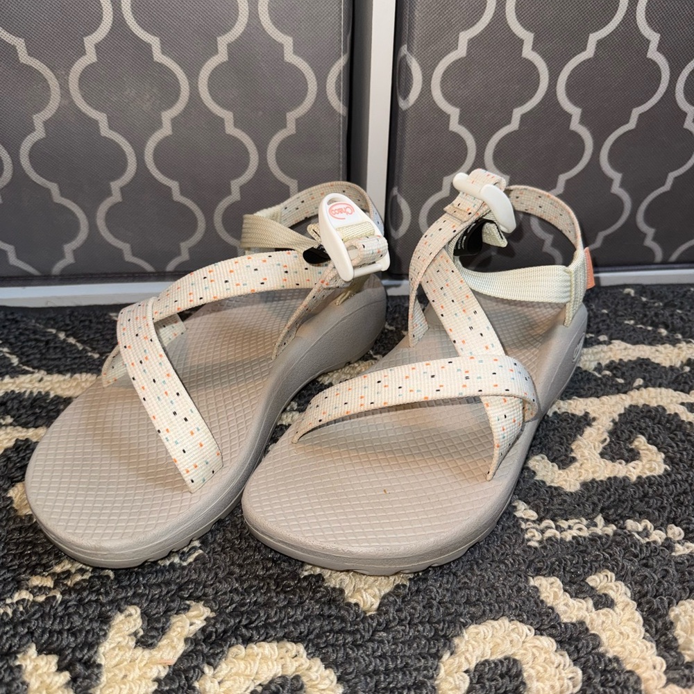 WORN ONCE: Chaco Women's Z/Cloud Adjustable Strap Cushioned Sandal